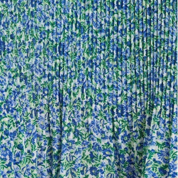 Pleated top - Picture 7 of 8